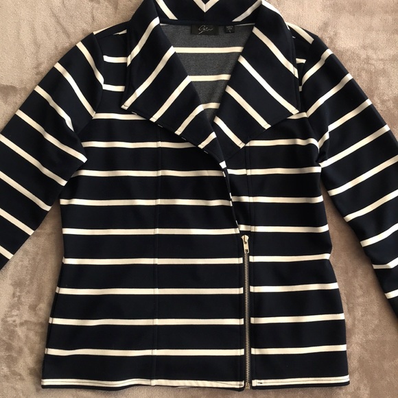 Women’s Striped Blazer - Picture 2 of 3
